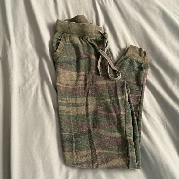 Z Supply Camo Joggers - Picture 5 of 6
